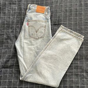 Levi’s light wash dad jeans